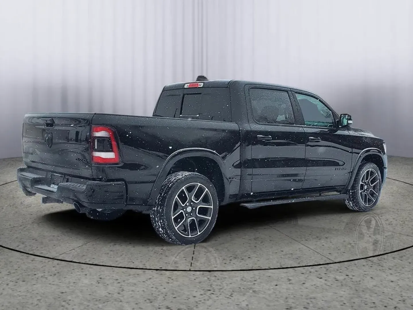2019 /Black Ram 1500 Laramie (1C6SRFJT3KN) with an V8, 5.7L engine, 8-speed automatic transmission, located at 6064 Gull Rd, Kalamazoo, MI, 49048, (269) 222-0088, 42.328388, -85.512924 - **Discover Your Next Adventure with the 2019 Ram 1500 Laramie Perfect for Every Lifestyle!**<br /> <br /> At AutoMaxx - Kalamazoo, we understand that life is a journey, and having the right vehicle makes all the difference. Whether you're a weekend warrior looking to haul your gear for outdoor adve - Photo#3