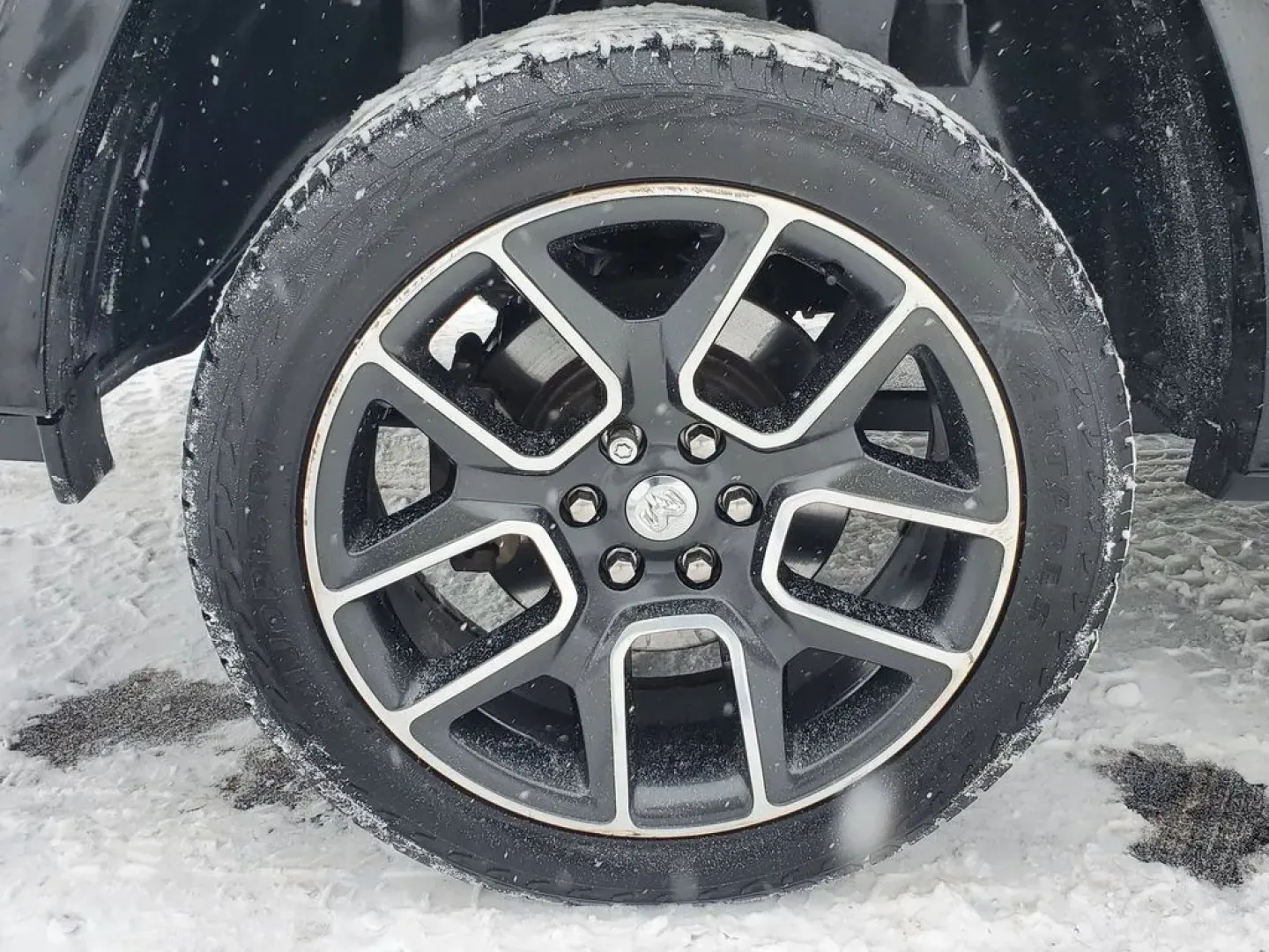 2019 /Black Ram 1500 Laramie (1C6SRFJT3KN) with an V8, 5.7L engine, 8-speed automatic transmission, located at 6064 Gull Rd, Kalamazoo, MI, 49048, (269) 222-0088, 42.328388, -85.512924 - **Discover Your Next Adventure with the 2019 Ram 1500 Laramie Perfect for Every Lifestyle!**<br /> <br /> At AutoMaxx - Kalamazoo, we understand that life is a journey, and having the right vehicle makes all the difference. Whether you're a weekend warrior looking to haul your gear for outdoor adve - Photo#4