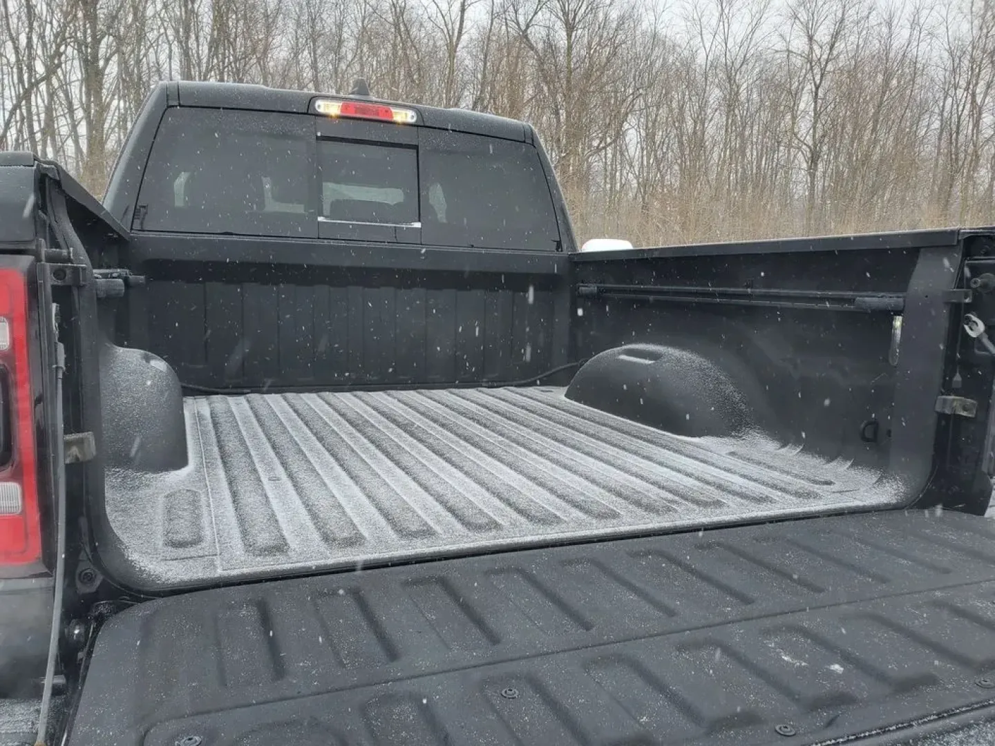 2019 /Black Ram 1500 Laramie (1C6SRFJT3KN) with an V8, 5.7L engine, 8-speed automatic transmission, located at 6064 Gull Rd, Kalamazoo, MI, 49048, (269) 222-0088, 42.328388, -85.512924 - **Discover Your Next Adventure with the 2019 Ram 1500 Laramie Perfect for Every Lifestyle!**<br /> <br /> At AutoMaxx - Kalamazoo, we understand that life is a journey, and having the right vehicle makes all the difference. Whether you're a weekend warrior looking to haul your gear for outdoor adve - Photo#7