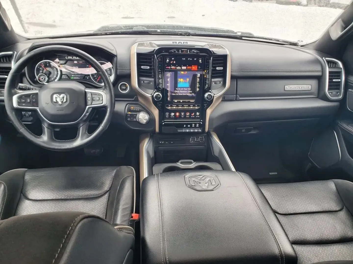 2019 /Black Ram 1500 Laramie (1C6SRFJT3KN) with an V8, 5.7L engine, 8-speed automatic transmission, located at 6064 Gull Rd, Kalamazoo, MI, 49048, (269) 222-0088, 42.328388, -85.512924 - **Discover Your Next Adventure with the 2019 Ram 1500 Laramie Perfect for Every Lifestyle!**<br /> <br /> At AutoMaxx - Kalamazoo, we understand that life is a journey, and having the right vehicle makes all the difference. Whether you're a weekend warrior looking to haul your gear for outdoor adve - Photo#9