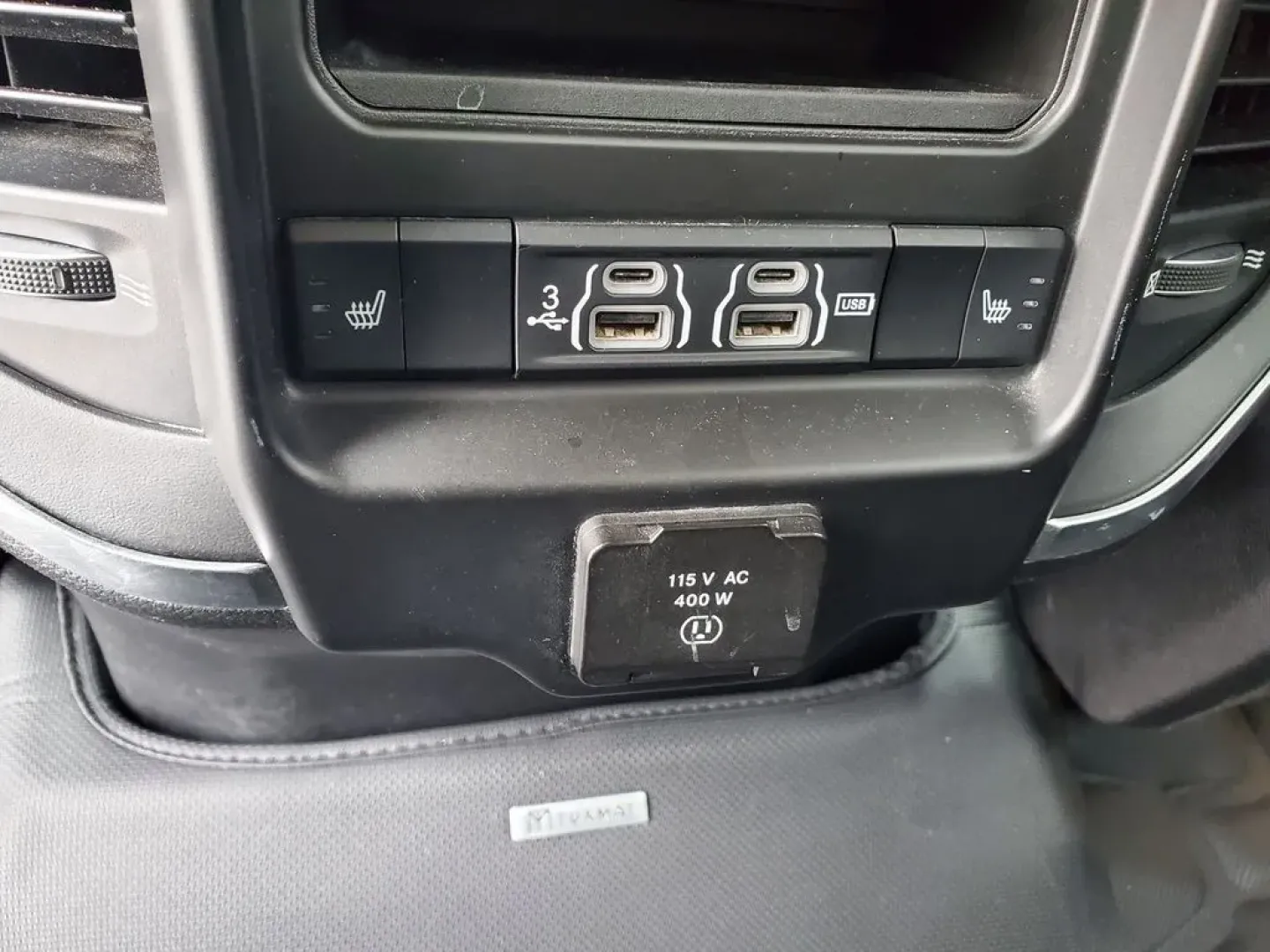 2019 /Black Ram 1500 Laramie (1C6SRFJT3KN) with an V8, 5.7L engine, 8-speed automatic transmission, located at 6064 Gull Rd, Kalamazoo, MI, 49048, (269) 222-0088, 42.328388, -85.512924 - **Discover Your Next Adventure with the 2019 Ram 1500 Laramie Perfect for Every Lifestyle!**<br /> <br /> At AutoMaxx - Kalamazoo, we understand that life is a journey, and having the right vehicle makes all the difference. Whether you're a weekend warrior looking to haul your gear for outdoor adve - Photo#10