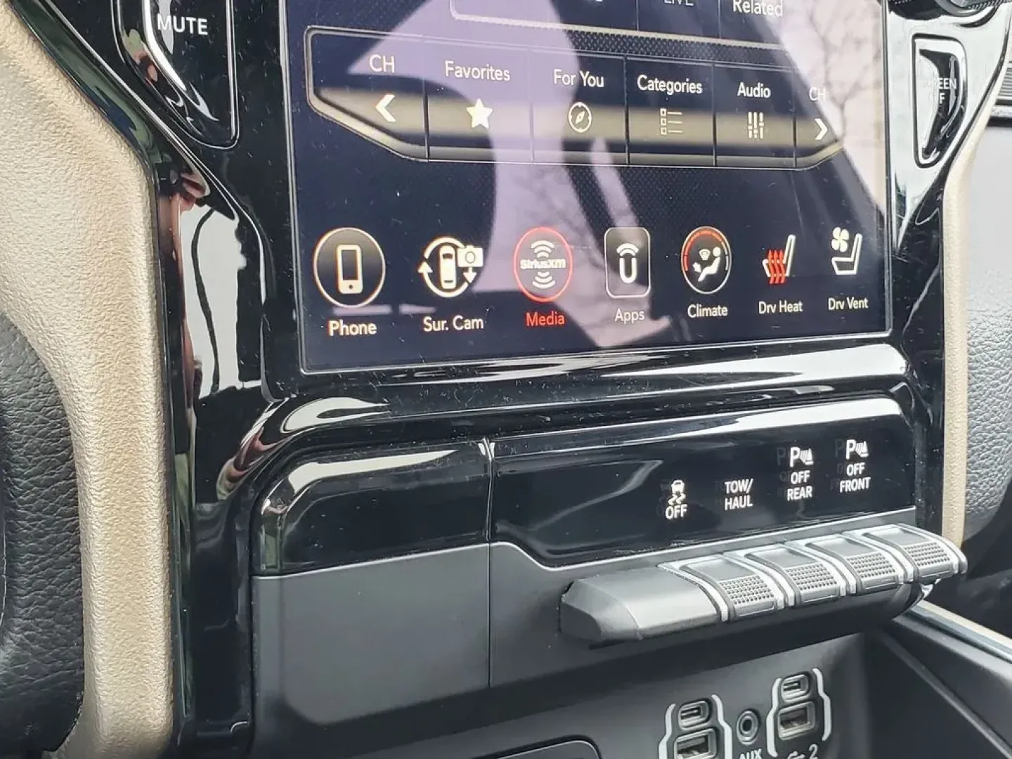 2019 /Black Ram 1500 Laramie (1C6SRFJT3KN) with an V8, 5.7L engine, 8-speed automatic transmission, located at 6064 Gull Rd, Kalamazoo, MI, 49048, (269) 222-0088, 42.328388, -85.512924 - **Discover Your Next Adventure with the 2019 Ram 1500 Laramie Perfect for Every Lifestyle!**<br /> <br /> At AutoMaxx - Kalamazoo, we understand that life is a journey, and having the right vehicle makes all the difference. Whether you're a weekend warrior looking to haul your gear for outdoor adve - Photo#22