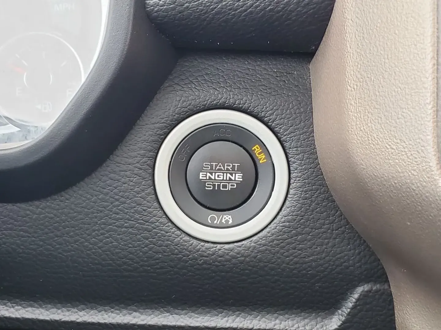 2019 /Black Ram 1500 Laramie (1C6SRFJT3KN) with an V8, 5.7L engine, 8-speed automatic transmission, located at 6064 Gull Rd, Kalamazoo, MI, 49048, (269) 222-0088, 42.328388, -85.512924 - **Discover Your Next Adventure with the 2019 Ram 1500 Laramie Perfect for Every Lifestyle!**<br /> <br /> At AutoMaxx - Kalamazoo, we understand that life is a journey, and having the right vehicle makes all the difference. Whether you're a weekend warrior looking to haul your gear for outdoor adve - Photo#25