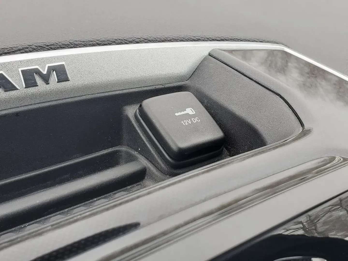 2019 /Black Ram 1500 Laramie (1C6SRFJT3KN) with an V8, 5.7L engine, 8-speed automatic transmission, located at 6064 Gull Rd, Kalamazoo, MI, 49048, (269) 222-0088, 42.328388, -85.512924 - **Discover Your Next Adventure with the 2019 Ram 1500 Laramie Perfect for Every Lifestyle!**<br /> <br /> At AutoMaxx - Kalamazoo, we understand that life is a journey, and having the right vehicle makes all the difference. Whether you're a weekend warrior looking to haul your gear for outdoor adve - Photo#26