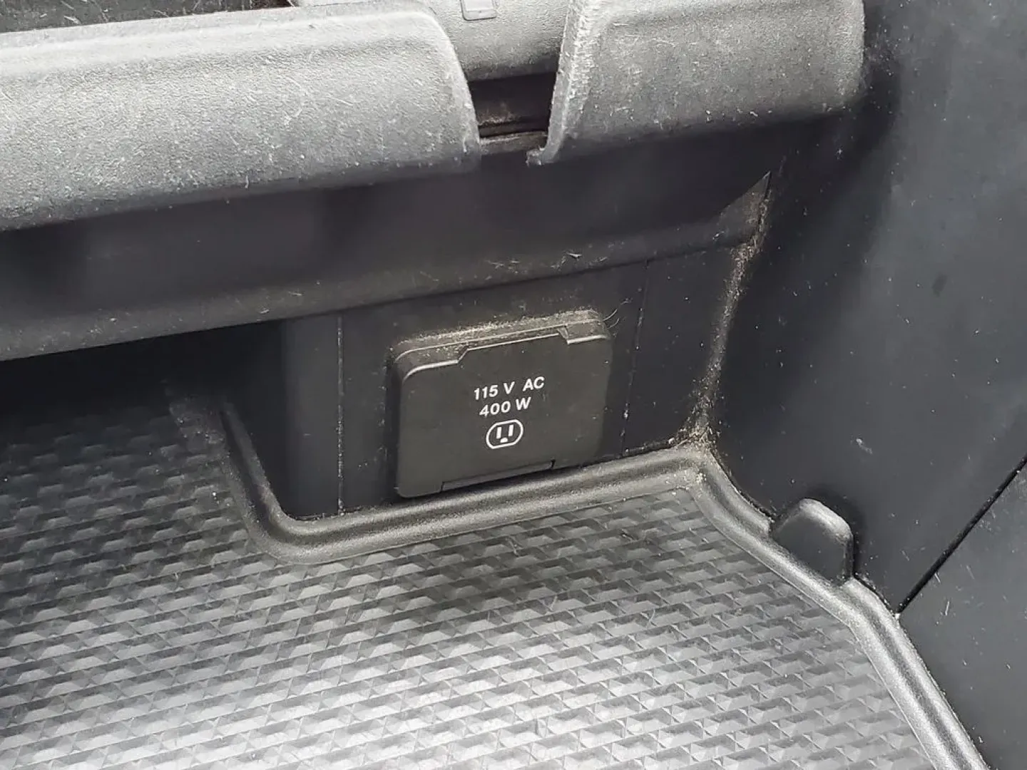 2019 /Black Ram 1500 Laramie (1C6SRFJT3KN) with an V8, 5.7L engine, 8-speed automatic transmission, located at 6064 Gull Rd, Kalamazoo, MI, 49048, (269) 222-0088, 42.328388, -85.512924 - **Discover Your Next Adventure with the 2019 Ram 1500 Laramie Perfect for Every Lifestyle!**<br /> <br /> At AutoMaxx - Kalamazoo, we understand that life is a journey, and having the right vehicle makes all the difference. Whether you're a weekend warrior looking to haul your gear for outdoor adve - Photo#27