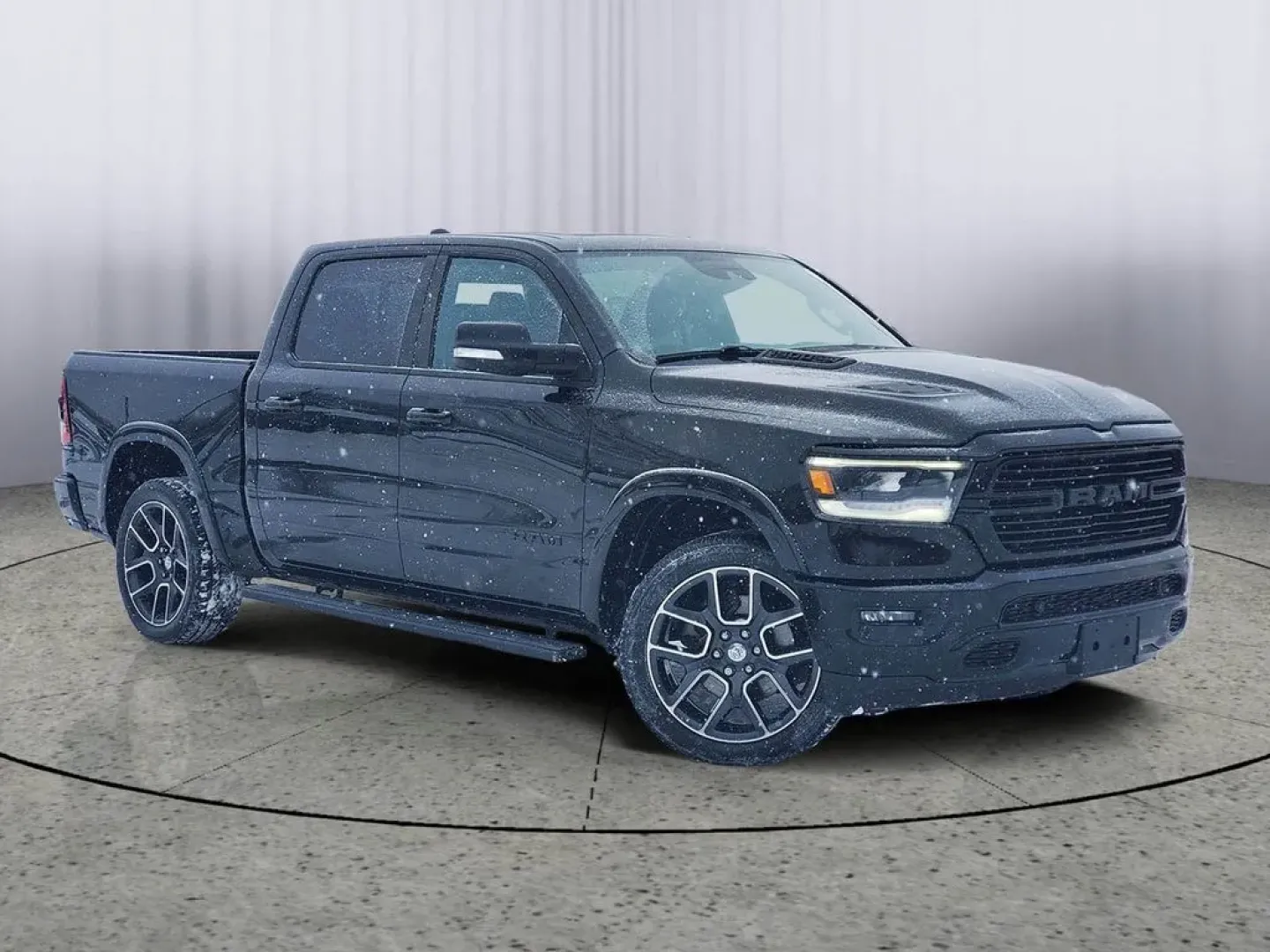 2019 /Black Ram 1500 Laramie (1C6SRFJT3KN) with an V8, 5.7L engine, 8-speed automatic transmission, located at 6064 Gull Rd, Kalamazoo, MI, 49048, (269) 222-0088, 42.328388, -85.512924 - **Discover Your Next Adventure with the 2019 Ram 1500 Laramie Perfect for Every Lifestyle!**<br /> <br /> At AutoMaxx - Kalamazoo, we understand that life is a journey, and having the right vehicle makes all the difference. Whether you're a weekend warrior looking to haul your gear for outdoor adve - Photo#0