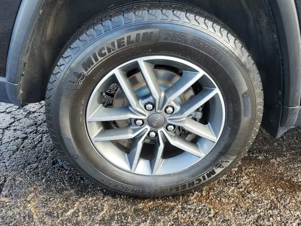 2020 /Light Frost Beige/Black Jeep Grand Cherokee Limited (1C4RJFBG3LC) with an V6, 3.6L engine, 8-speed automatic transmission, located at 6064 Gull Rd, Kalamazoo, MI, 49048, (269) 222-0088, 42.328388, -85.512924 - **Experience the Ultimate Adventure with the 2020 Jeep Grand Cherokee Limited at AutoMaxx Kalamazoo!**<br /> <br /> Are you searching for a versatile SUV that can elevate your weekend getaways or daily commutes? Look no further than the stunning 2020 Jeep Grand Cherokee Limited, available now at Au - Photo#4