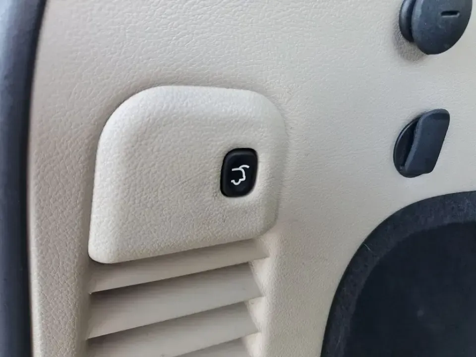 2020 /Light Frost Beige/Black Jeep Grand Cherokee Limited (1C4RJFBG3LC) with an V6, 3.6L engine, 8-speed automatic transmission, located at 6064 Gull Rd, Kalamazoo, MI, 49048, (269) 222-0088, 42.328388, -85.512924 - **Experience the Ultimate Adventure with the 2020 Jeep Grand Cherokee Limited at AutoMaxx Kalamazoo!**<br /> <br /> Are you searching for a versatile SUV that can elevate your weekend getaways or daily commutes? Look no further than the stunning 2020 Jeep Grand Cherokee Limited, available now at Au - Photo#8