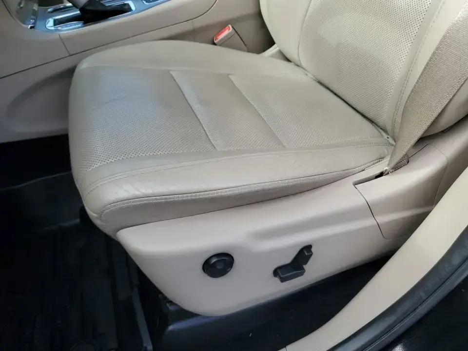 2020 /Light Frost Beige/Black Jeep Grand Cherokee Limited (1C4RJFBG3LC) with an V6, 3.6L engine, 8-speed automatic transmission, located at 6064 Gull Rd, Kalamazoo, MI, 49048, (269) 222-0088, 42.328388, -85.512924 - **Experience the Ultimate Adventure with the 2020 Jeep Grand Cherokee Limited at AutoMaxx Kalamazoo!**<br /> <br /> Are you searching for a versatile SUV that can elevate your weekend getaways or daily commutes? Look no further than the stunning 2020 Jeep Grand Cherokee Limited, available now at Au - Photo#14