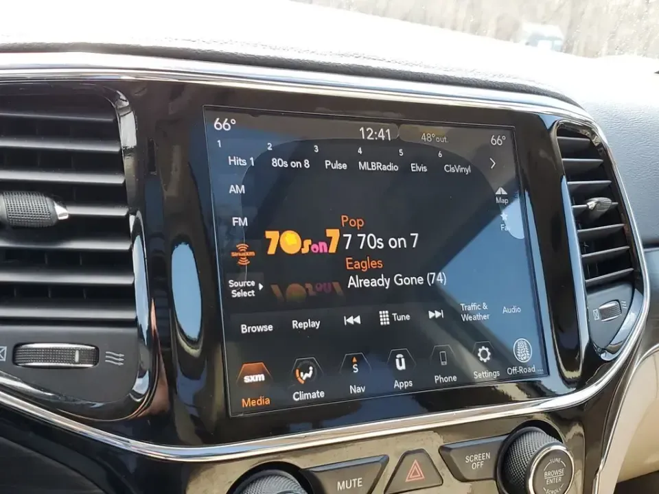 2020 /Light Frost Beige/Black Jeep Grand Cherokee Limited (1C4RJFBG3LC) with an V6, 3.6L engine, 8-speed automatic transmission, located at 6064 Gull Rd, Kalamazoo, MI, 49048, (269) 222-0088, 42.328388, -85.512924 - **Experience the Ultimate Adventure with the 2020 Jeep Grand Cherokee Limited at AutoMaxx Kalamazoo!**<br /> <br /> Are you searching for a versatile SUV that can elevate your weekend getaways or daily commutes? Look no further than the stunning 2020 Jeep Grand Cherokee Limited, available now at Au - Photo#23