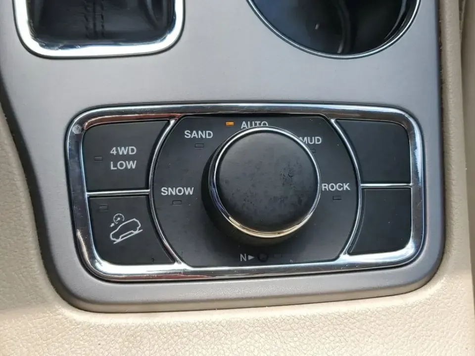 2020 /Light Frost Beige/Black Jeep Grand Cherokee Limited (1C4RJFBG3LC) with an V6, 3.6L engine, 8-speed automatic transmission, located at 6064 Gull Rd, Kalamazoo, MI, 49048, (269) 222-0088, 42.328388, -85.512924 - **Experience the Ultimate Adventure with the 2020 Jeep Grand Cherokee Limited at AutoMaxx Kalamazoo!**<br /> <br /> Are you searching for a versatile SUV that can elevate your weekend getaways or daily commutes? Look no further than the stunning 2020 Jeep Grand Cherokee Limited, available now at Au - Photo#28