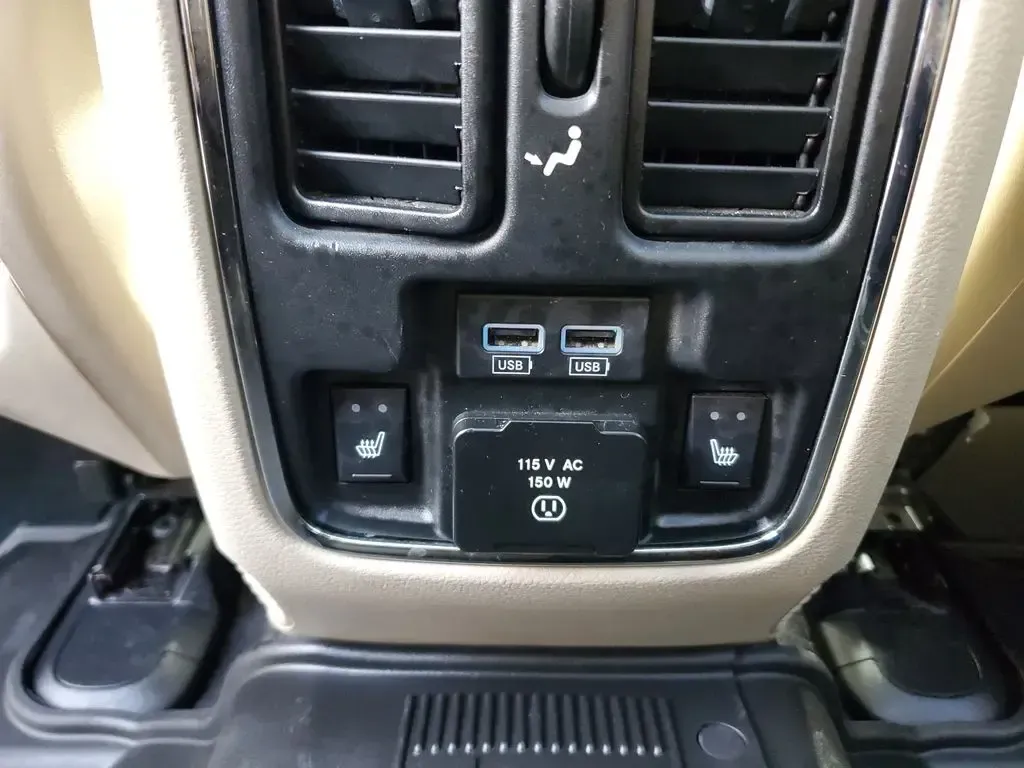 2020 /Light Frost Beige/Black Jeep Grand Cherokee Limited (1C4RJFBG3LC) with an V6, 3.6L engine, 8-speed automatic transmission, located at 6064 Gull Rd, Kalamazoo, MI, 49048, (269) 222-0088, 42.328388, -85.512924 - **Experience the Ultimate Adventure with the 2020 Jeep Grand Cherokee Limited at AutoMaxx Kalamazoo!**<br /> <br /> Are you searching for a versatile SUV that can elevate your weekend getaways or daily commutes? Look no further than the stunning 2020 Jeep Grand Cherokee Limited, available now at Au - Photo#11
