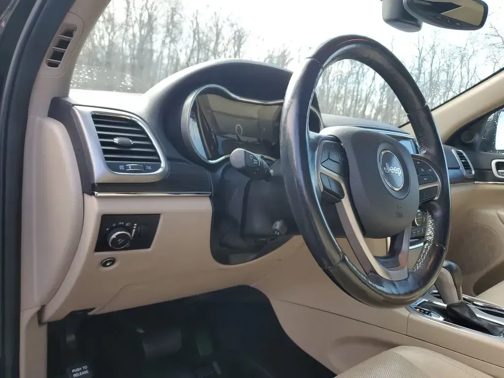 2020 /Light Frost Beige/Black Jeep Grand Cherokee Limited (1C4RJFBG3LC) with an V6, 3.6L engine, 8-speed automatic transmission, located at 6064 Gull Rd, Kalamazoo, MI, 49048, (269) 222-0088, 42.328388, -85.512924 - **Experience the Ultimate Adventure with the 2020 Jeep Grand Cherokee Limited at AutoMaxx Kalamazoo!**<br /> <br /> Are you searching for a versatile SUV that can elevate your weekend getaways or daily commutes? Look no further than the stunning 2020 Jeep Grand Cherokee Limited, available now at Au - Photo#17