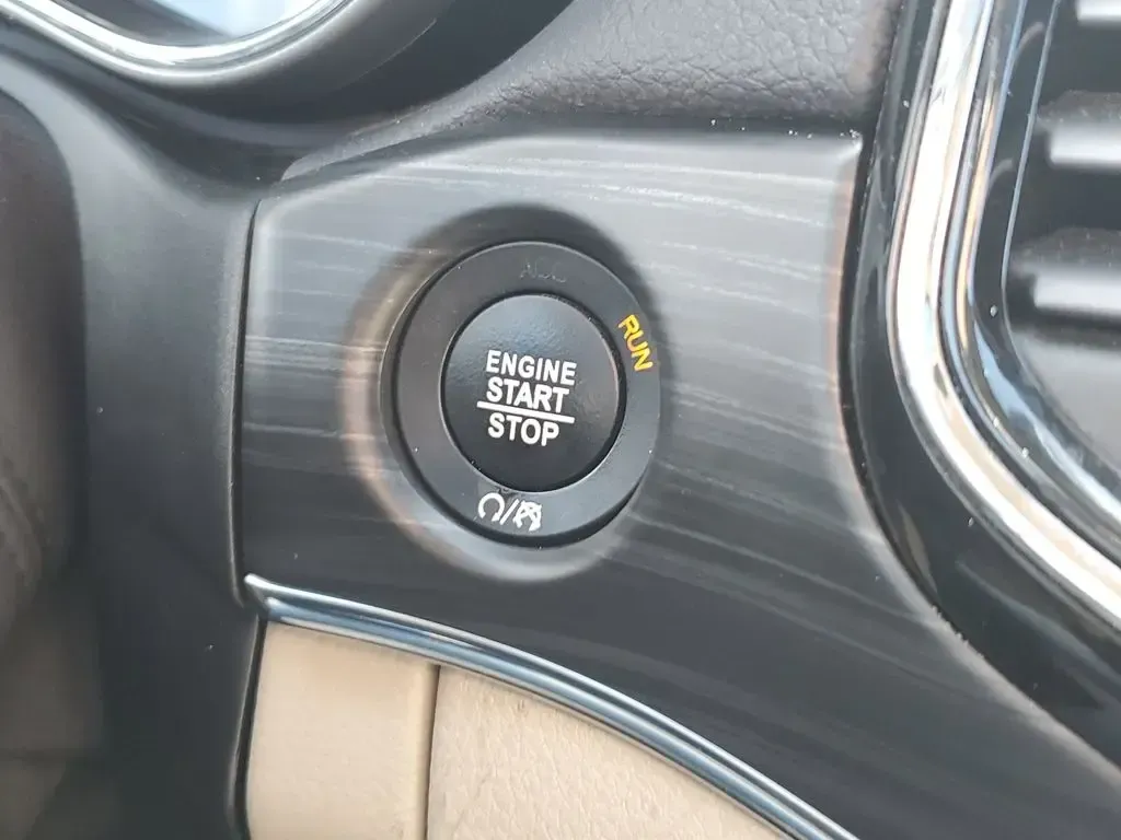 2020 /Light Frost Beige/Black Jeep Grand Cherokee Limited (1C4RJFBG3LC) with an V6, 3.6L engine, 8-speed automatic transmission, located at 6064 Gull Rd, Kalamazoo, MI, 49048, (269) 222-0088, 42.328388, -85.512924 - **Experience the Ultimate Adventure with the 2020 Jeep Grand Cherokee Limited at AutoMaxx Kalamazoo!**<br /> <br /> Are you searching for a versatile SUV that can elevate your weekend getaways or daily commutes? Look no further than the stunning 2020 Jeep Grand Cherokee Limited, available now at Au - Photo#26