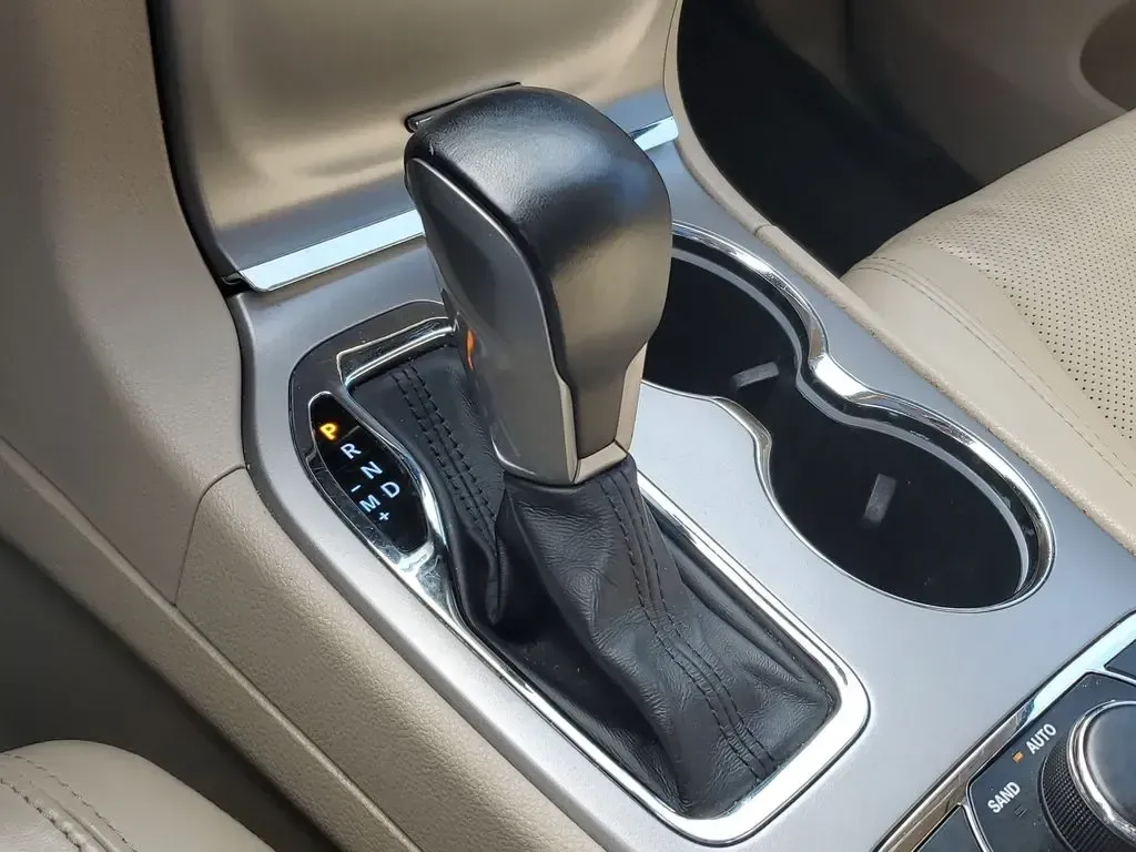 2020 /Light Frost Beige/Black Jeep Grand Cherokee Limited (1C4RJFBG3LC) with an V6, 3.6L engine, 8-speed automatic transmission, located at 6064 Gull Rd, Kalamazoo, MI, 49048, (269) 222-0088, 42.328388, -85.512924 - **Experience the Ultimate Adventure with the 2020 Jeep Grand Cherokee Limited at AutoMaxx Kalamazoo!**<br /> <br /> Are you searching for a versatile SUV that can elevate your weekend getaways or daily commutes? Look no further than the stunning 2020 Jeep Grand Cherokee Limited, available now at Au - Photo#27