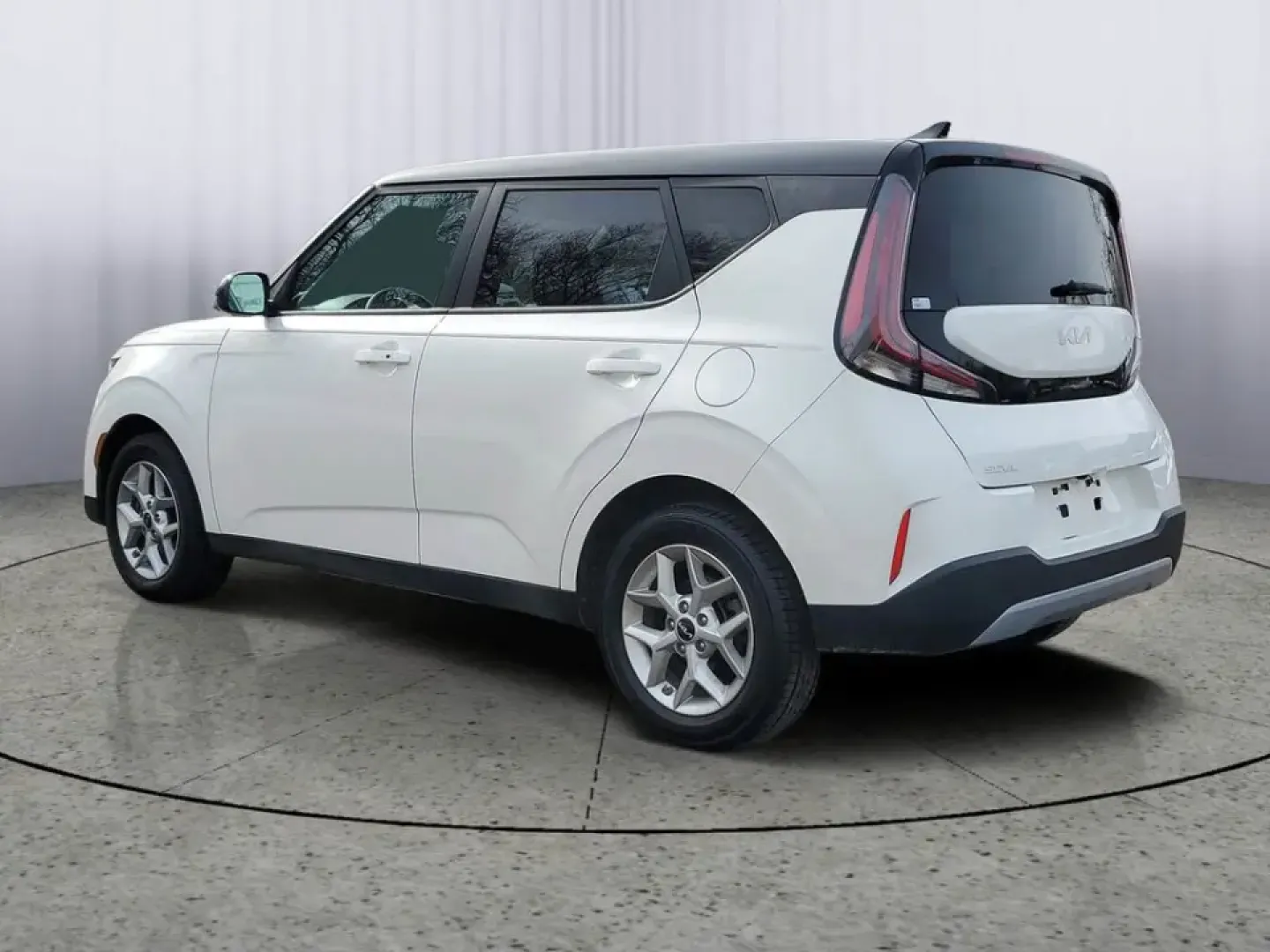 2024 /Black Kia Soul S (KNDJ23AUXR7) with an 4 Cyl, 2.0L engine, CVT transmission, located at 6064 Gull Rd, Kalamazoo, MI, 49048, (269) 222-0088, 42.328388, -85.512924 - **Discover the 2024 Kia Soul: Your Perfect Blend of Style and Functionality for Everyday Adventures!**<br /> <br /> Are you in the market for a versatile, affordable used car that seamlessly fits into your busy lifestyle? Look no further than the 2024 Kia Soul, available now at AutoMaxx - Kalamazoo!- Photo#2