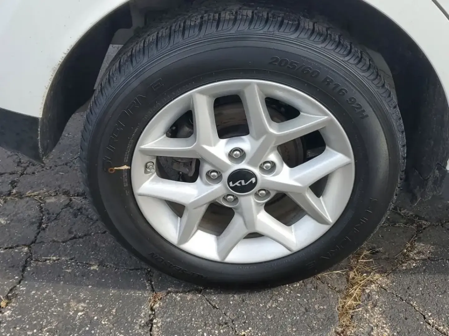 2024 /Black Kia Soul S (KNDJ23AUXR7) with an 4 Cyl, 2.0L engine, CVT transmission, located at 6064 Gull Rd, Kalamazoo, MI, 49048, (269) 222-0088, 42.328388, -85.512924 - **Discover the 2024 Kia Soul: Your Perfect Blend of Style and Functionality for Everyday Adventures!**<br /> <br /> Are you in the market for a versatile, affordable used car that seamlessly fits into your busy lifestyle? Look no further than the 2024 Kia Soul, available now at AutoMaxx - Kalamazoo!- Photo#4