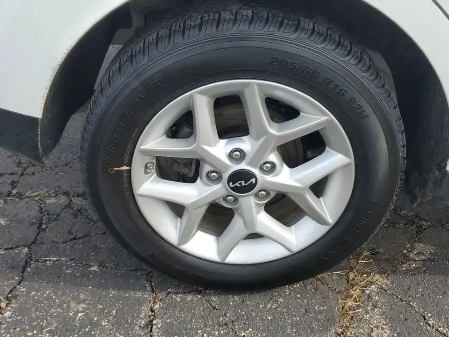 2024 /Black Kia Soul S (KNDJ23AUXR7) with an 4 Cyl, 2.0L engine, CVT transmission, located at 6064 Gull Rd, Kalamazoo, MI, 49048, (269) 222-0088, 42.328388, -85.512924 - **Discover the 2024 Kia Soul: Your Perfect Blend of Style and Functionality for Everyday Adventures!**<br /> <br /> Are you in the market for a versatile, affordable used car that seamlessly fits into your busy lifestyle? Look no further than the 2024 Kia Soul, available now at AutoMaxx - Kalamazoo! - Photo#4