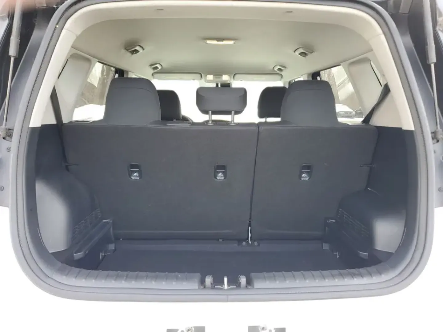 2024 /Black Kia Soul S (KNDJ23AUXR7) with an 4 Cyl, 2.0L engine, CVT transmission, located at 6064 Gull Rd, Kalamazoo, MI, 49048, (269) 222-0088, 42.328388, -85.512924 - **Discover the 2024 Kia Soul: Your Perfect Blend of Style and Functionality for Everyday Adventures!**<br /> <br /> Are you in the market for a versatile, affordable used car that seamlessly fits into your busy lifestyle? Look no further than the 2024 Kia Soul, available now at AutoMaxx - Kalamazoo!- Photo#6