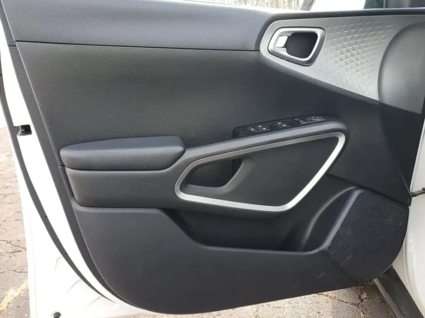 2024 /Black Kia Soul S (KNDJ23AUXR7) with an 4 Cyl, 2.0L engine, CVT transmission, located at 6064 Gull Rd, Kalamazoo, MI, 49048, (269) 222-0088, 42.328388, -85.512924 - **Discover the 2024 Kia Soul: Your Perfect Blend of Style and Functionality for Everyday Adventures!**<br /> <br /> Are you in the market for a versatile, affordable used car that seamlessly fits into your busy lifestyle? Look no further than the 2024 Kia Soul, available now at AutoMaxx - Kalamazoo!- Photo#10