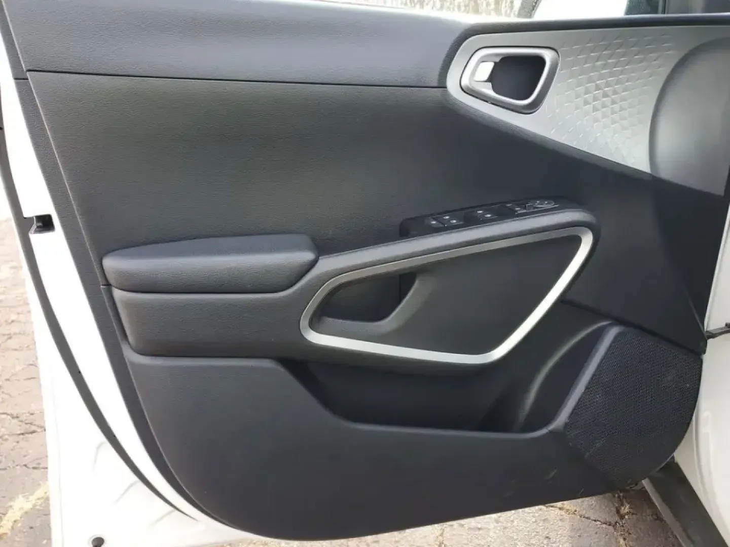 2024 /Black Kia Soul S (KNDJ23AUXR7) with an 4 Cyl, 2.0L engine, CVT transmission, located at 6064 Gull Rd, Kalamazoo, MI, 49048, (269) 222-0088, 42.328388, -85.512924 - **Discover the 2024 Kia Soul: Your Perfect Blend of Style and Functionality for Everyday Adventures!**<br /> <br /> Are you in the market for a versatile, affordable used car that seamlessly fits into your busy lifestyle? Look no further than the 2024 Kia Soul, available now at AutoMaxx - Kalamazoo! - Photo#10