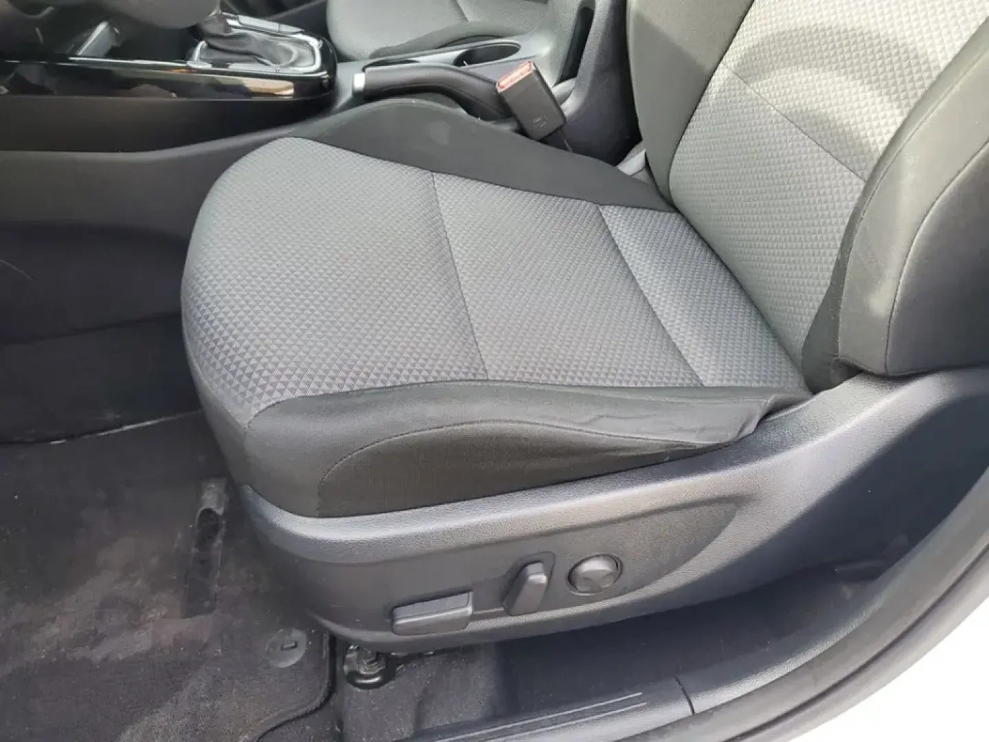 2024 /Black Kia Soul S (KNDJ23AUXR7) with an 4 Cyl, 2.0L engine, CVT transmission, located at 6064 Gull Rd, Kalamazoo, MI, 49048, (269) 222-0088, 42.328388, -85.512924 - **Discover the 2024 Kia Soul: Your Perfect Blend of Style and Functionality for Everyday Adventures!**<br /> <br /> Are you in the market for a versatile, affordable used car that seamlessly fits into your busy lifestyle? Look no further than the 2024 Kia Soul, available now at AutoMaxx - Kalamazoo!- Photo#12