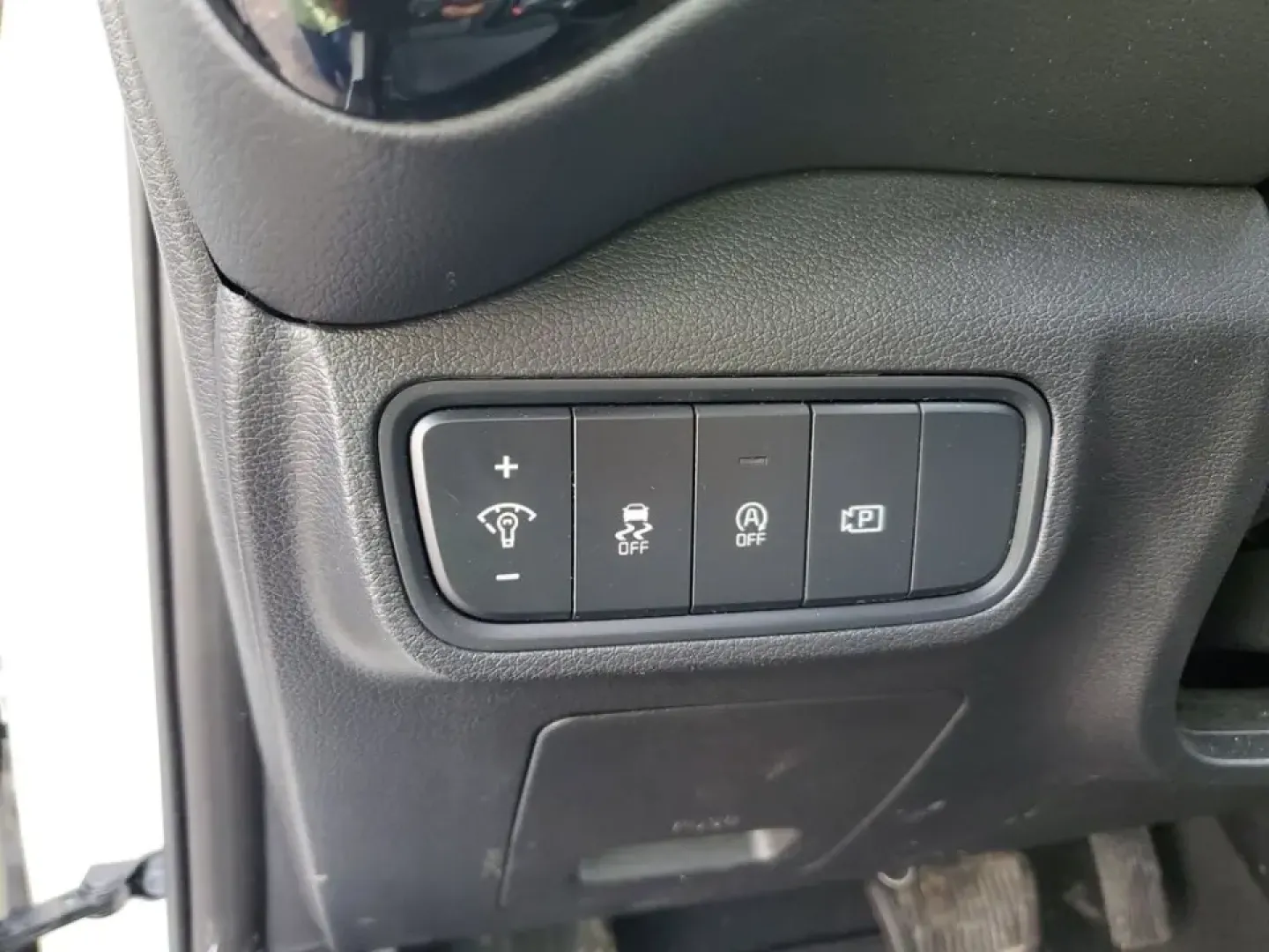 2024 /Black Kia Soul S (KNDJ23AUXR7) with an 4 Cyl, 2.0L engine, CVT transmission, located at 6064 Gull Rd, Kalamazoo, MI, 49048, (269) 222-0088, 42.328388, -85.512924 - **Discover the 2024 Kia Soul: Your Perfect Blend of Style and Functionality for Everyday Adventures!**<br /> <br /> Are you in the market for a versatile, affordable used car that seamlessly fits into your busy lifestyle? Look no further than the 2024 Kia Soul, available now at AutoMaxx - Kalamazoo!- Photo#15