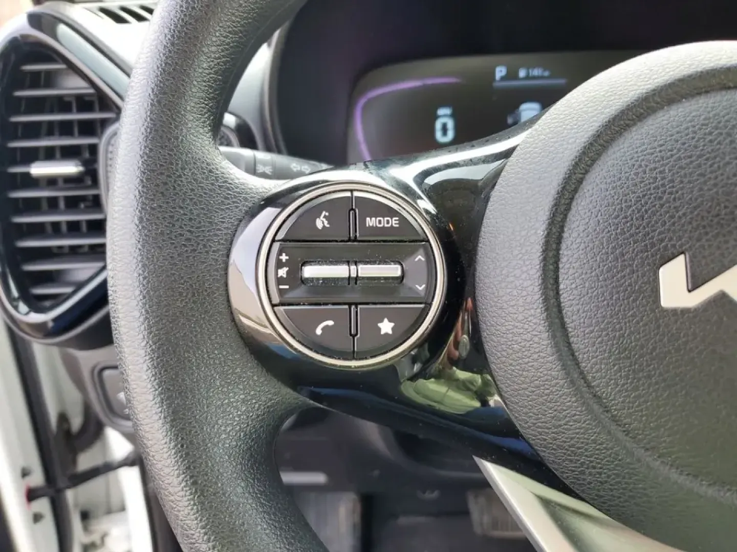 2024 /Black Kia Soul S (KNDJ23AUXR7) with an 4 Cyl, 2.0L engine, CVT transmission, located at 6064 Gull Rd, Kalamazoo, MI, 49048, (269) 222-0088, 42.328388, -85.512924 - **Discover the 2024 Kia Soul: Your Perfect Blend of Style and Functionality for Everyday Adventures!**<br /> <br /> Are you in the market for a versatile, affordable used car that seamlessly fits into your busy lifestyle? Look no further than the 2024 Kia Soul, available now at AutoMaxx - Kalamazoo!- Photo#17