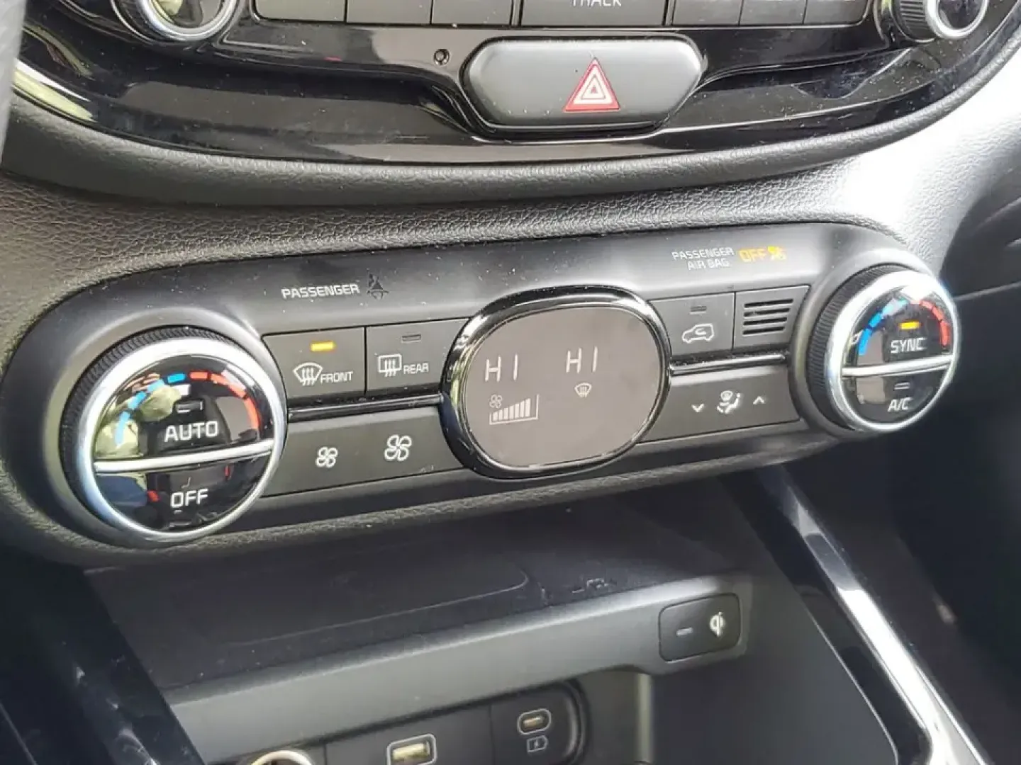 2024 /Black Kia Soul S (KNDJ23AUXR7) with an 4 Cyl, 2.0L engine, CVT transmission, located at 6064 Gull Rd, Kalamazoo, MI, 49048, (269) 222-0088, 42.328388, -85.512924 - **Discover the 2024 Kia Soul: Your Perfect Blend of Style and Functionality for Everyday Adventures!**<br /> <br /> Are you in the market for a versatile, affordable used car that seamlessly fits into your busy lifestyle? Look no further than the 2024 Kia Soul, available now at AutoMaxx - Kalamazoo!- Photo#22