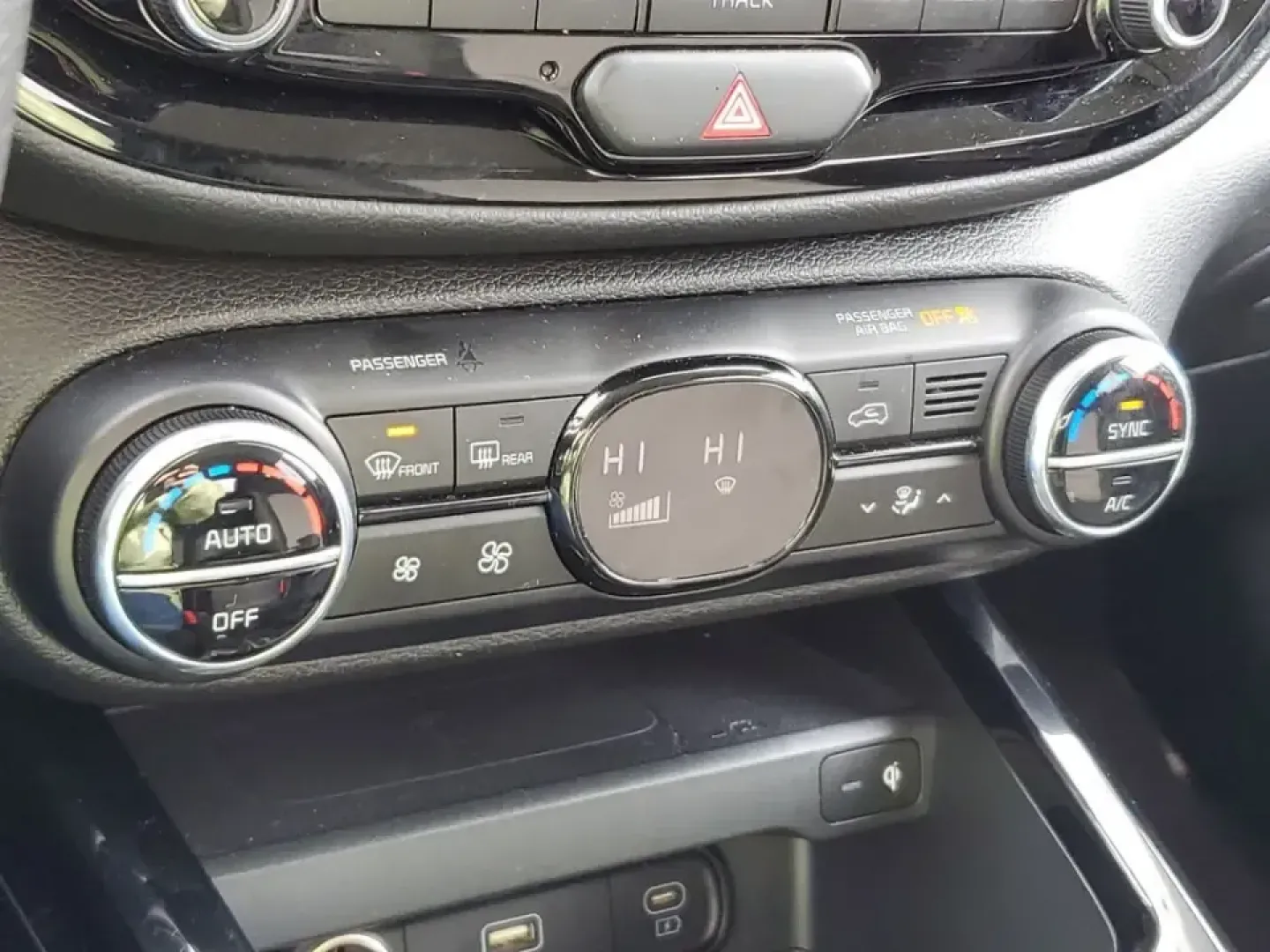 2024 /Black Kia Soul S (KNDJ23AUXR7) with an 4 Cyl, 2.0L engine, CVT transmission, located at 6064 Gull Rd, Kalamazoo, MI, 49048, (269) 222-0088, 42.328388, -85.512924 - **Discover the 2024 Kia Soul: Your Perfect Blend of Style and Functionality for Everyday Adventures!**<br /> <br /> Are you in the market for a versatile, affordable used car that seamlessly fits into your busy lifestyle? Look no further than the 2024 Kia Soul, available now at AutoMaxx - Kalamazoo! - Photo#22