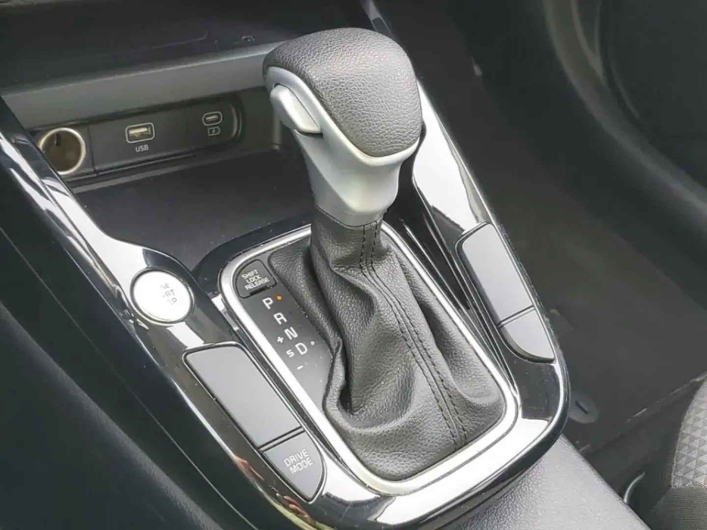 2024 /Black Kia Soul S (KNDJ23AUXR7) with an 4 Cyl, 2.0L engine, CVT transmission, located at 6064 Gull Rd, Kalamazoo, MI, 49048, (269) 222-0088, 42.328388, -85.512924 - **Discover the 2024 Kia Soul: Your Perfect Blend of Style and Functionality for Everyday Adventures!**<br /> <br /> Are you in the market for a versatile, affordable used car that seamlessly fits into your busy lifestyle? Look no further than the 2024 Kia Soul, available now at AutoMaxx - Kalamazoo!- Photo#23