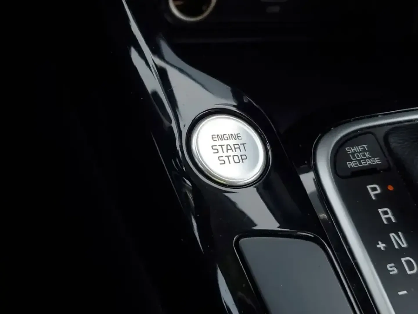 2024 /Black Kia Soul S (KNDJ23AUXR7) with an 4 Cyl, 2.0L engine, CVT transmission, located at 6064 Gull Rd, Kalamazoo, MI, 49048, (269) 222-0088, 42.328388, -85.512924 - **Discover the 2024 Kia Soul: Your Perfect Blend of Style and Functionality for Everyday Adventures!**<br /> <br /> Are you in the market for a versatile, affordable used car that seamlessly fits into your busy lifestyle? Look no further than the 2024 Kia Soul, available now at AutoMaxx - Kalamazoo! - Photo#24