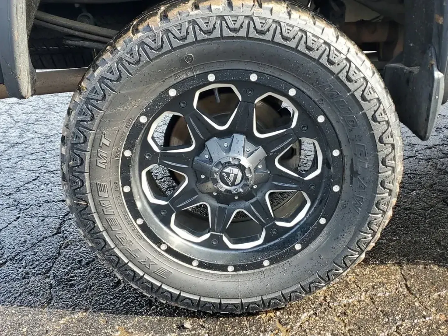 2016 /Jet Black/Spice Red GMC Sierra SLE (1GTV2MEC7GZ) with an V8, 5.3L engine, 6-speed automatic transmission, located at 6064 Gull Rd, Kalamazoo, MI, 49048, (269) 222-0088, 42.328388, -85.512924 - **Unleash Adventure with the 2016 GMC Sierra SLE The Ultimate Pickup for Every Lifestyle!**<br /> <br /> Imagine cruising down the open road, with the wind in your hair and the spacious cabin of the 2016 GMC Sierra SLE welcoming you and your passengers. This powerful pickup is not just a vehicle; i - Photo#6