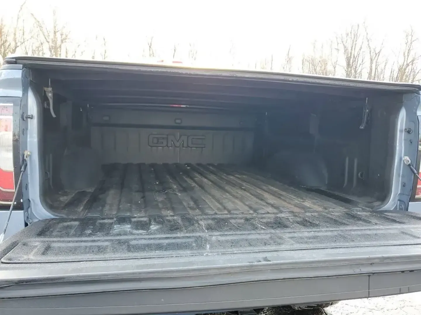 2016 /Jet Black/Spice Red GMC Sierra SLE (1GTV2MEC7GZ) with an V8, 5.3L engine, 6-speed automatic transmission, located at 6064 Gull Rd, Kalamazoo, MI, 49048, (269) 222-0088, 42.328388, -85.512924 - **Unleash Adventure with the 2016 GMC Sierra SLE The Ultimate Pickup for Every Lifestyle!**<br /> <br /> Imagine cruising down the open road, with the wind in your hair and the spacious cabin of the 2016 GMC Sierra SLE welcoming you and your passengers. This powerful pickup is not just a vehicle; i - Photo#7