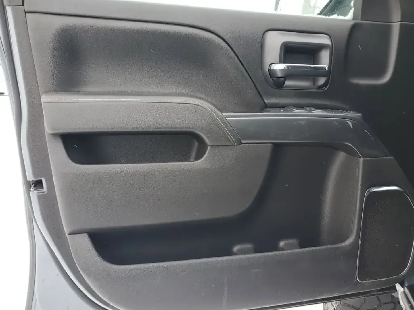 2016 /Jet Black/Spice Red GMC Sierra SLE (1GTV2MEC7GZ) with an V8, 5.3L engine, 6-speed automatic transmission, located at 6064 Gull Rd, Kalamazoo, MI, 49048, (269) 222-0088, 42.328388, -85.512924 - **Unleash Adventure with the 2016 GMC Sierra SLE The Ultimate Pickup for Every Lifestyle!**<br /> <br /> Imagine cruising down the open road, with the wind in your hair and the spacious cabin of the 2016 GMC Sierra SLE welcoming you and your passengers. This powerful pickup is not just a vehicle; i - Photo#11