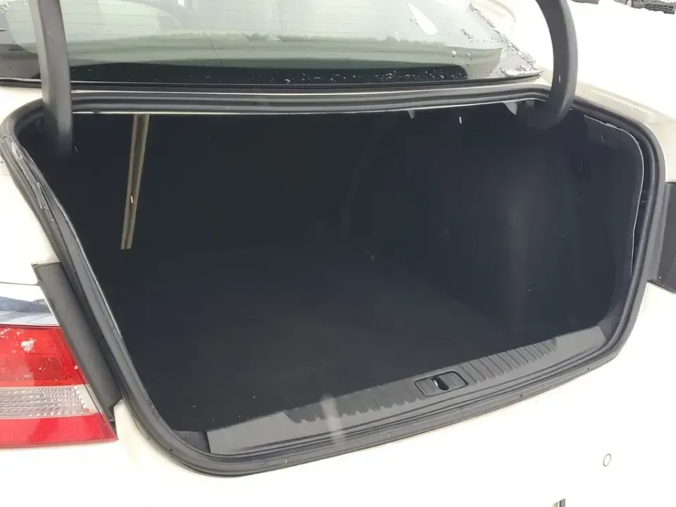 2014 /Cashmere Buick Verano Convenience Group (1G4PR5SK1E4) with an 4 Cyl, 2.4L engine, 6-speed automatic transmission, located at 6064 Gull Rd, Kalamazoo, MI, 49048, (269) 222-0088, 42.328388, -85.512924 - **Experience Luxury and Comfort with the 2014 Buick Verano - Perfect for Your Daily Commute!**<br /> <br /> Are you searching for a vehicle that balances comfort, style, and practicality? Look no further than this stunning 2014 Buick Verano available now at AutoMaxx - Kalamazoo! Located at 6064 Gull - Photo#6