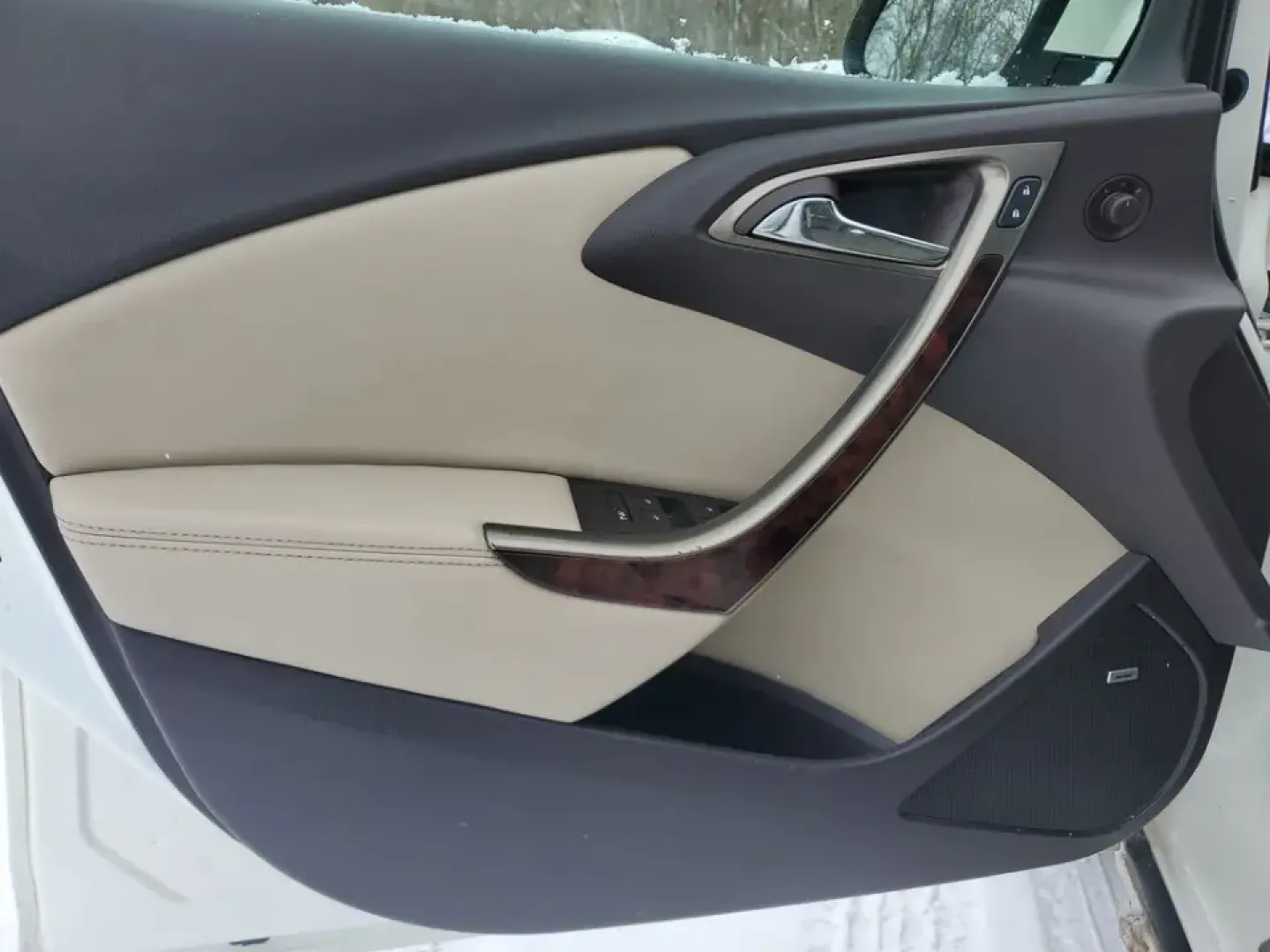 2014 /Cashmere Buick Verano Convenience Group (1G4PR5SK1E4) with an 4 Cyl, 2.4L engine, 6-speed automatic transmission, located at 6064 Gull Rd, Kalamazoo, MI, 49048, (269) 222-0088, 42.328388, -85.512924 - **Experience Luxury and Comfort with the 2014 Buick Verano - Perfect for Your Daily Commute!**<br /> <br /> Are you searching for a vehicle that balances comfort, style, and practicality? Look no further than this stunning 2014 Buick Verano available now at AutoMaxx - Kalamazoo! Located at 6064 Gull- Photo#9