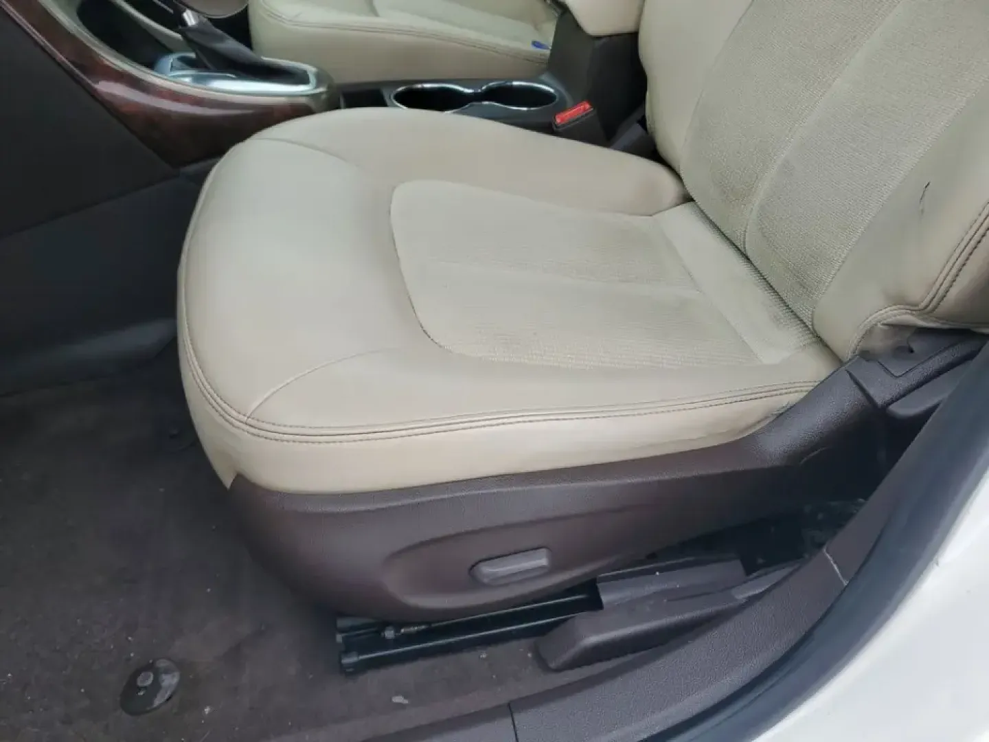 2014 /Cashmere Buick Verano Convenience Group (1G4PR5SK1E4) with an 4 Cyl, 2.4L engine, 6-speed automatic transmission, located at 6064 Gull Rd, Kalamazoo, MI, 49048, (269) 222-0088, 42.328388, -85.512924 - **Experience Luxury and Comfort with the 2014 Buick Verano - Perfect for Your Daily Commute!**<br /> <br /> Are you searching for a vehicle that balances comfort, style, and practicality? Look no further than this stunning 2014 Buick Verano available now at AutoMaxx - Kalamazoo! Located at 6064 Gull- Photo#12