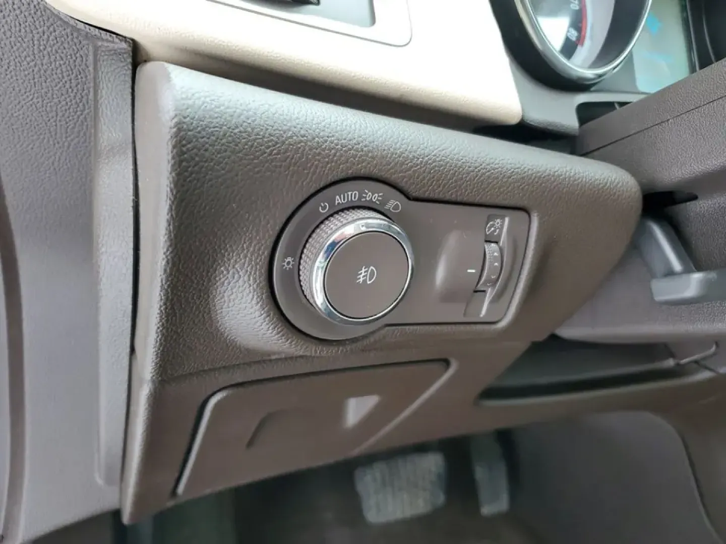 2014 /Cashmere Buick Verano Convenience Group (1G4PR5SK1E4) with an 4 Cyl, 2.4L engine, 6-speed automatic transmission, located at 6064 Gull Rd, Kalamazoo, MI, 49048, (269) 222-0088, 42.328388, -85.512924 - **Experience Luxury and Comfort with the 2014 Buick Verano - Perfect for Your Daily Commute!**<br /> <br /> Are you searching for a vehicle that balances comfort, style, and practicality? Look no further than this stunning 2014 Buick Verano available now at AutoMaxx - Kalamazoo! Located at 6064 Gull- Photo#16