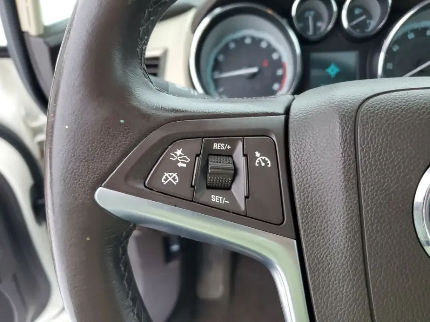2014 /Cashmere Buick Verano Convenience Group (1G4PR5SK1E4) with an 4 Cyl, 2.4L engine, 6-speed automatic transmission, located at 6064 Gull Rd, Kalamazoo, MI, 49048, (269) 222-0088, 42.328388, -85.512924 - **Experience Luxury and Comfort with the 2014 Buick Verano - Perfect for Your Daily Commute!**<br /> <br /> Are you searching for a vehicle that balances comfort, style, and practicality? Look no further than this stunning 2014 Buick Verano available now at AutoMaxx - Kalamazoo! Located at 6064 Gull- Photo#18