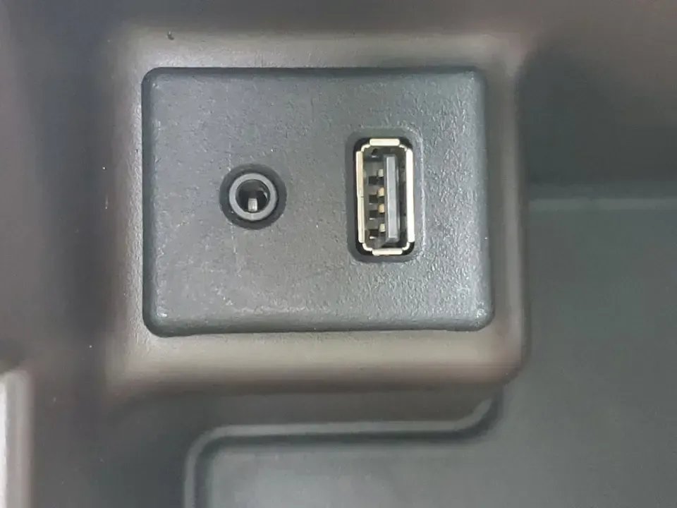 2014 /Cashmere Buick Verano Convenience Group (1G4PR5SK1E4) with an 4 Cyl, 2.4L engine, 6-speed automatic transmission, located at 6064 Gull Rd, Kalamazoo, MI, 49048, (269) 222-0088, 42.328388, -85.512924 - **Experience Luxury and Comfort with the 2014 Buick Verano - Perfect for Your Daily Commute!**<br /> <br /> Are you searching for a vehicle that balances comfort, style, and practicality? Look no further than this stunning 2014 Buick Verano available now at AutoMaxx - Kalamazoo! Located at 6064 Gull - Photo#26