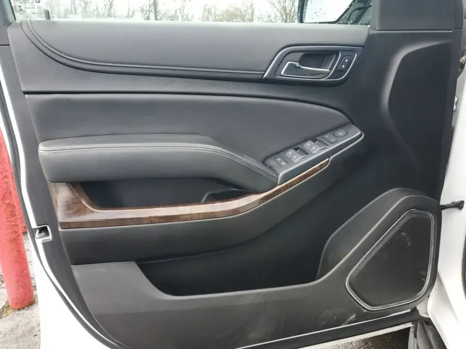 2020 /Jet Black Chevrolet Tahoe LS (1GNSKAKC1LR) with an V8, 5.3L engine, 6-speed automatic transmission, located at 6064 Gull Rd, Kalamazoo, MI, 49048, (269) 222-0088, 42.328388, -85.512924 - **Discover Your Next Adventure with the 2020 Chevrolet Tahoe at AutoMaxx - Kalamazoo!**<br /> <br /> Are you ready to elevate your family road trips or weekend adventures? The 2020 Chevrolet Tahoe, available now at AutoMaxx in Kalamazoo, MI, is designed to accommodate everything from daily commutes - Photo#9