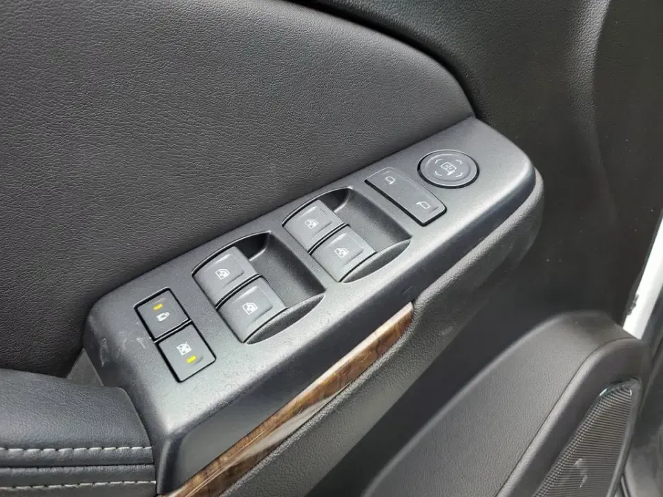 2020 /Jet Black Chevrolet Tahoe LS (1GNSKAKC1LR) with an V8, 5.3L engine, 6-speed automatic transmission, located at 6064 Gull Rd, Kalamazoo, MI, 49048, (269) 222-0088, 42.328388, -85.512924 - **Discover Your Next Adventure with the 2020 Chevrolet Tahoe at AutoMaxx - Kalamazoo!**<br /> <br /> Are you ready to elevate your family road trips or weekend adventures? The 2020 Chevrolet Tahoe, available now at AutoMaxx in Kalamazoo, MI, is designed to accommodate everything from daily commutes - Photo#10