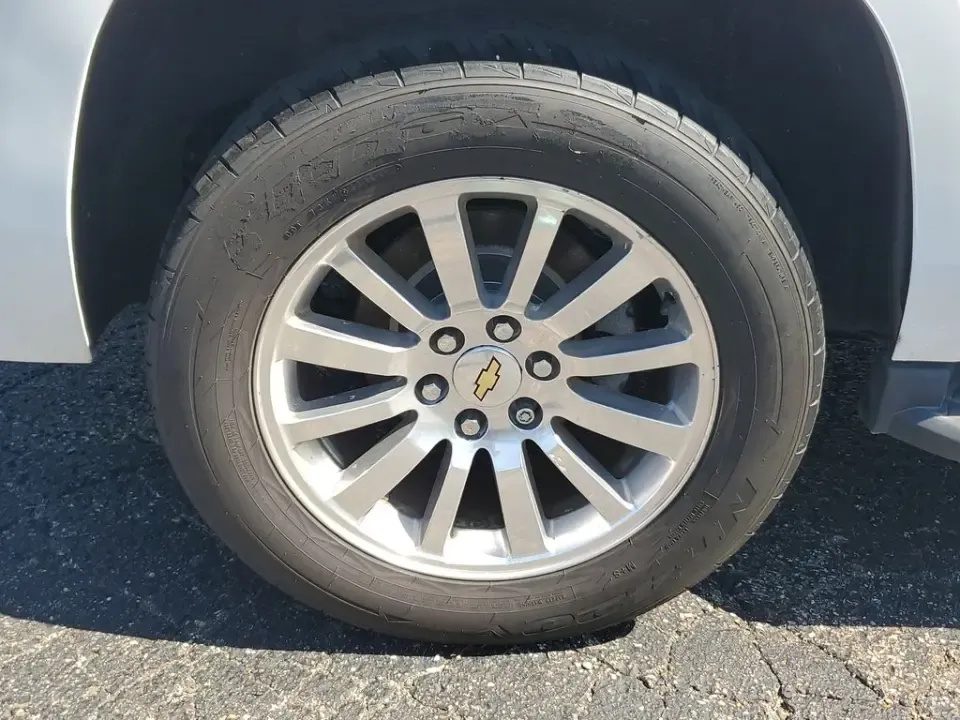 2020 Summit White Chevrolet Tahoe LS (1GNSKAKC1LR) with an EcoTec3 5.3L V8 engine, Automatic transmission, located at 6064 Gull Rd, Kalamazoo, MI, 49048, (269) 222-0088, 42.328388, -85.512924- Photo#8