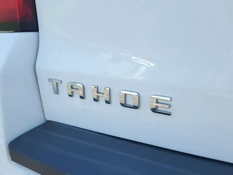 2020 Summit White Chevrolet Tahoe LS (1GNSKAKC1LR) with an EcoTec3 5.3L V8 engine, Automatic transmission, located at 6064 Gull Rd, Kalamazoo, MI, 49048, (269) 222-0088, 42.328388, -85.512924- Photo#10