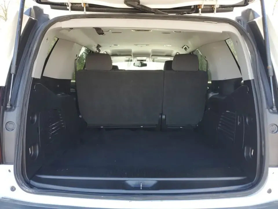 2020 /Jet Black Chevrolet Tahoe LS (1GNSKAKC1LR) with an V8, 5.3L engine, 6-speed automatic transmission, located at 6064 Gull Rd, Kalamazoo, MI, 49048, (269) 222-0088, 42.328388, -85.512924 - **Discover Your Next Adventure with the 2020 Chevrolet Tahoe at AutoMaxx - Kalamazoo!**<br /> <br /> Are you ready to elevate your family road trips or weekend adventures? The 2020 Chevrolet Tahoe, available now at AutoMaxx in Kalamazoo, MI, is designed to accommodate everything from daily commutes - Photo#6