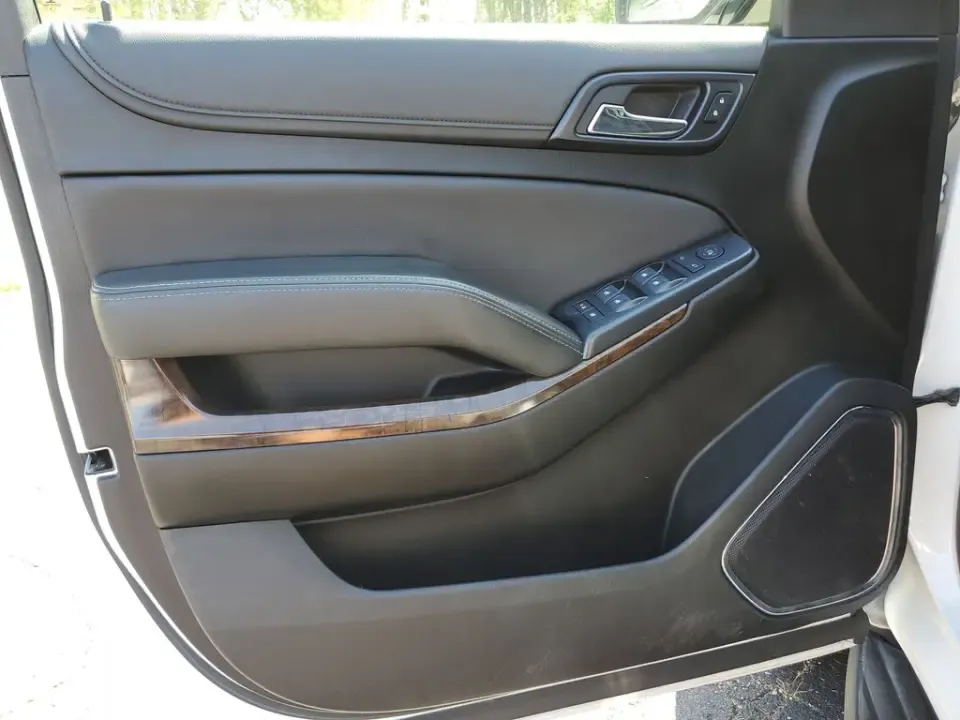 2020 Summit White Chevrolet Tahoe LS (1GNSKAKC1LR) with an EcoTec3 5.3L V8 engine, Automatic transmission, located at 6064 Gull Rd, Kalamazoo, MI, 49048, (269) 222-0088, 42.328388, -85.512924- Photo#18