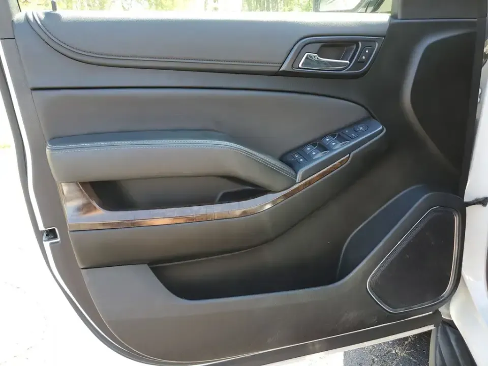 2020 /Jet Black Chevrolet Tahoe LS (1GNSKAKC1LR) with an V8, 5.3L engine, 6-speed automatic transmission, located at 6064 Gull Rd, Kalamazoo, MI, 49048, (269) 222-0088, 42.328388, -85.512924 - **Discover Your Next Adventure with the 2020 Chevrolet Tahoe at AutoMaxx - Kalamazoo!**<br /> <br /> Are you ready to elevate your family road trips or weekend adventures? The 2020 Chevrolet Tahoe, available now at AutoMaxx in Kalamazoo, MI, is designed to accommodate everything from daily commutes - Photo#9