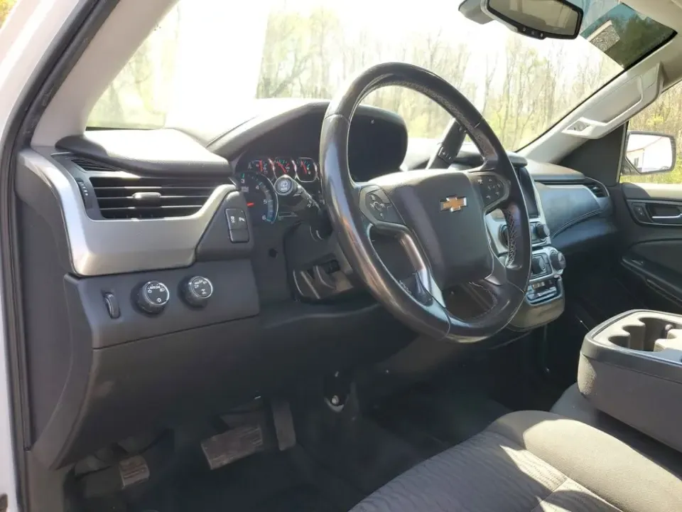 2020 Summit White Chevrolet Tahoe LS (1GNSKAKC1LR) with an EcoTec3 5.3L V8 engine, Automatic transmission, located at 6064 Gull Rd, Kalamazoo, MI, 49048, (269) 222-0088, 42.328388, -85.512924- Photo#26