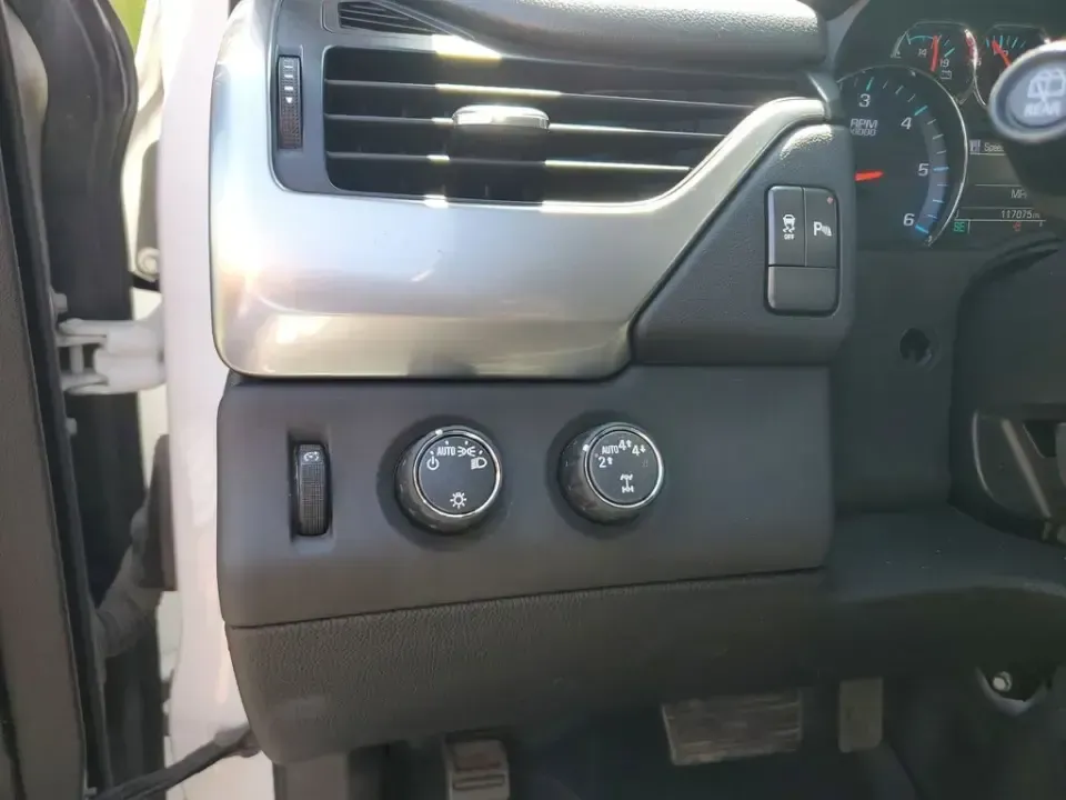 2020 /Jet Black Chevrolet Tahoe LS (1GNSKAKC1LR) with an V8, 5.3L engine, 6-speed automatic transmission, located at 6064 Gull Rd, Kalamazoo, MI, 49048, (269) 222-0088, 42.328388, -85.512924 - **Discover Your Next Adventure with the 2020 Chevrolet Tahoe at AutoMaxx - Kalamazoo!**<br /> <br /> Are you ready to elevate your family road trips or weekend adventures? The 2020 Chevrolet Tahoe, available now at AutoMaxx in Kalamazoo, MI, is designed to accommodate everything from daily commutes - Photo#14